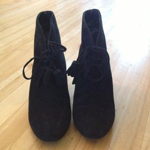 Black heeled boots