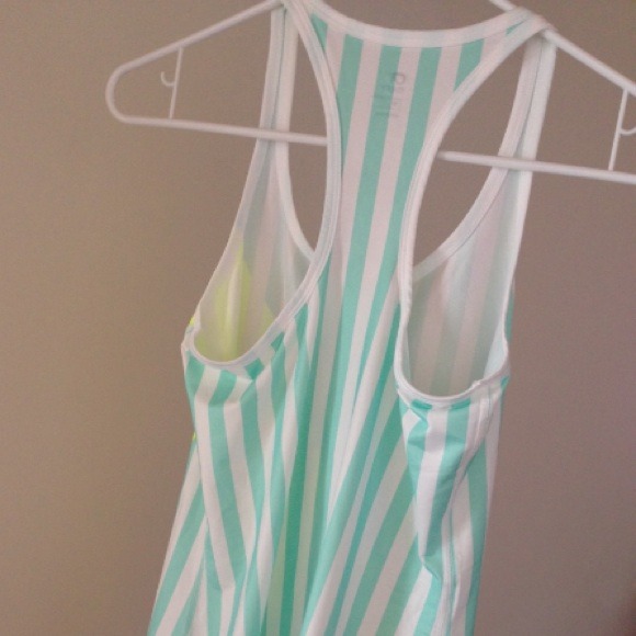 ❗️SOLD❗️NWOT gap fit stripped tank 💙 - Picture 2 of 3