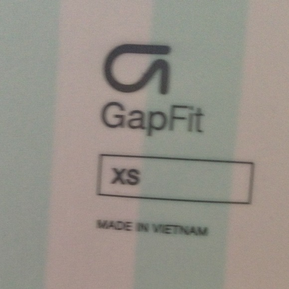 ❗️SOLD❗️NWOT gap fit stripped tank 💙 - Picture 3 of 3