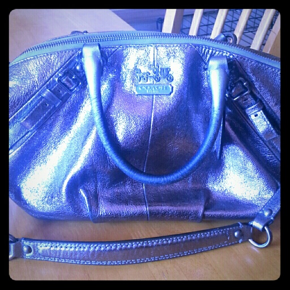100% AUTHENTIC COACH SILVER LEATHER HANDBAG