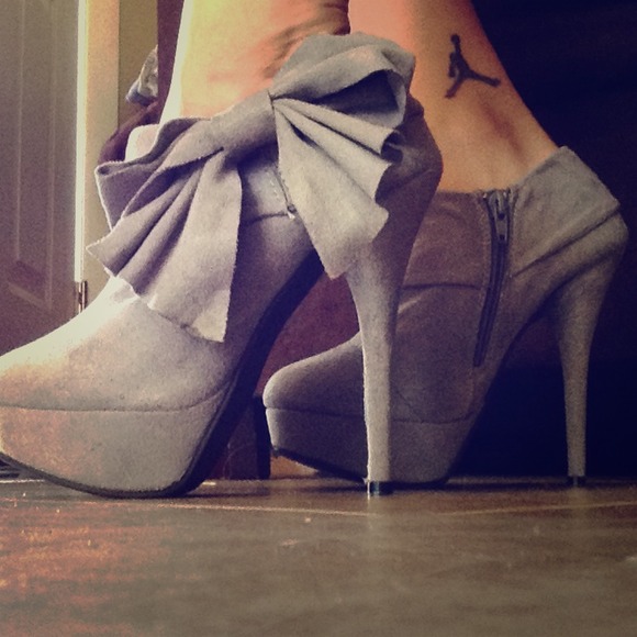 High heels (on hold till the 30th )