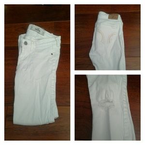 White destoryed hollister jeans