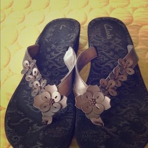 Clark's Silver flower flip flops