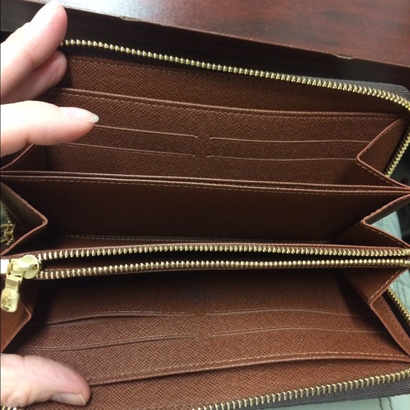 100% Authentic Louis Vuitton Wallet - Picture 2 of 4