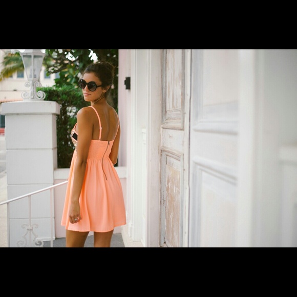 Neon peach dress. - Picture 2 of 2