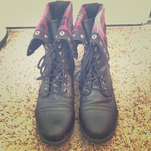 Combat boots