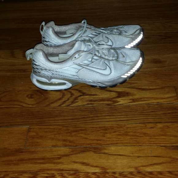 Hardly worn nike airmax sneakers! - Picture 1 of 2