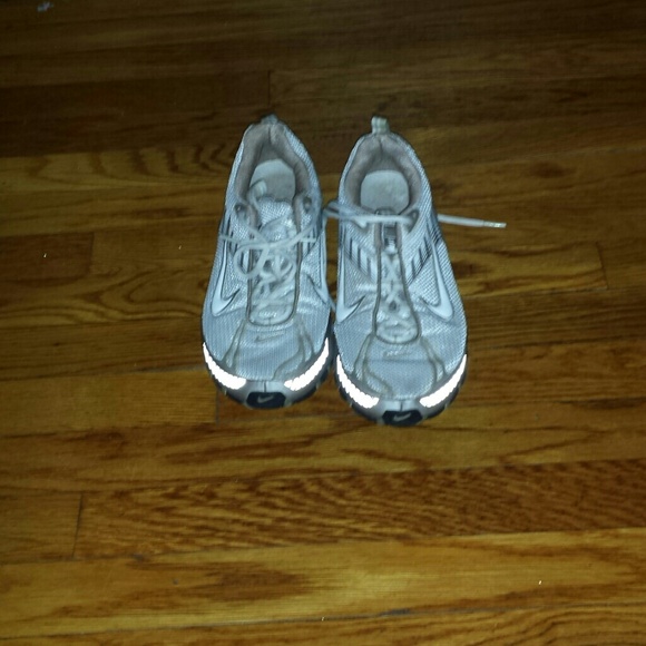 Hardly worn nike airmax sneakers! - Picture 2 of 2