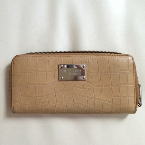 ❤️MICHAEL KORS❤️ CROC WALLET