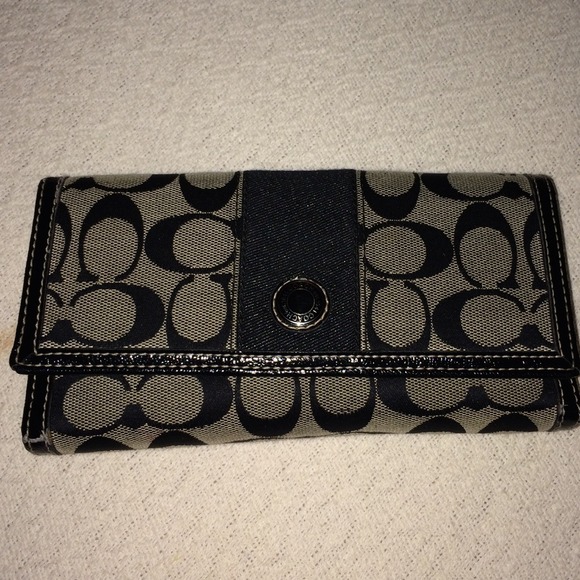 Coach Wallet (authentic)