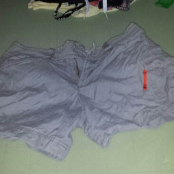 Hardly worn green cargo shorts! - Picture 1 of 2
