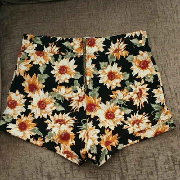Pacsun Sunflower Shorts! - Picture 3 of 3