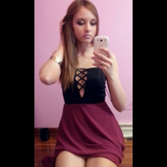 (50% OFF) Cutout Hi-Low Dress / Black and Red Wine - Picture 3 of 3