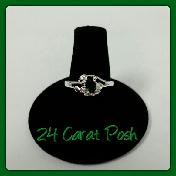 Green CZ. 925 Sterling silver ring