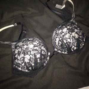 Victoria's Secret bombshell bra black jems 34a