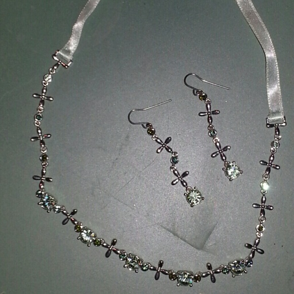 Mint green rhinestone necklace and earings