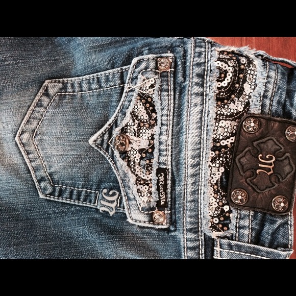 🎀Reduced🎀 SEQUINED MISS ME boot cut jeans!!