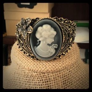Vintage style Cameo Bracelet