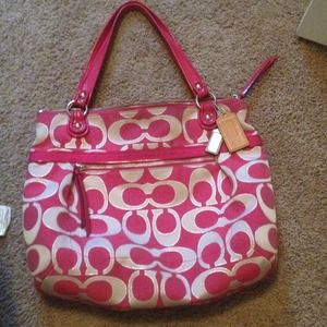 Large, hot pink Poppy Coach pocketbook SOLD
