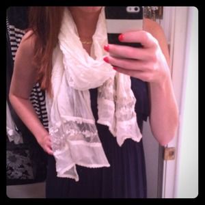 Beautiful lace detail scarf