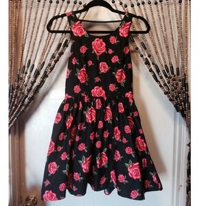 🎉HOST PICK🎉Floral dress with tulle petticoat 🌹