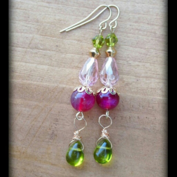 Raspberry Agate Pink & Green crystal gold earrings - Picture 2 of 2