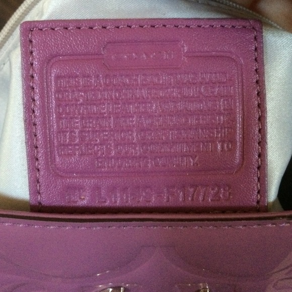 🔴SOLD Beautiful Lavender Coach bag! - Picture 3 of 4