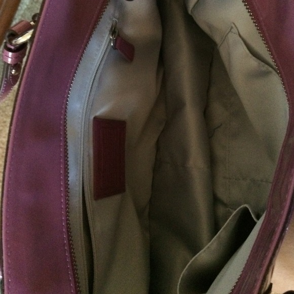 🔴SOLD Beautiful Lavender Coach bag! - Picture 4 of 4