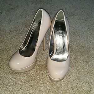 NEW: Nude Pumps