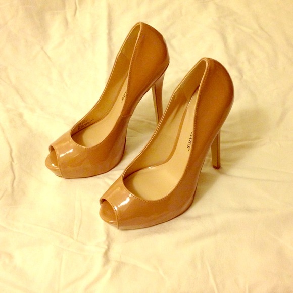 High heels shoes