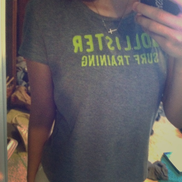 Super Comfy Gray Hollister T shirt