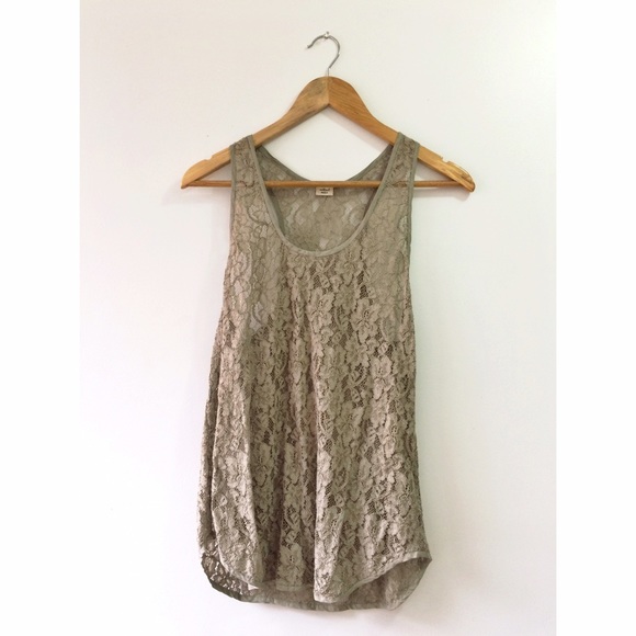 Aritzia Tops - Wilfred lace tank
