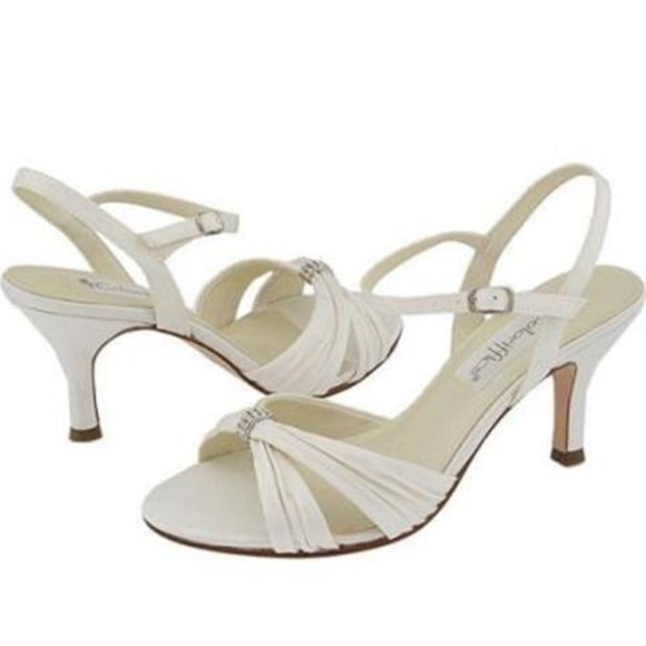 Coloriffics white formal kitten heels