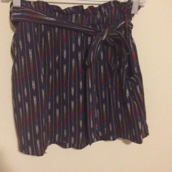 Patterned skirt! - Picture 3 of 3