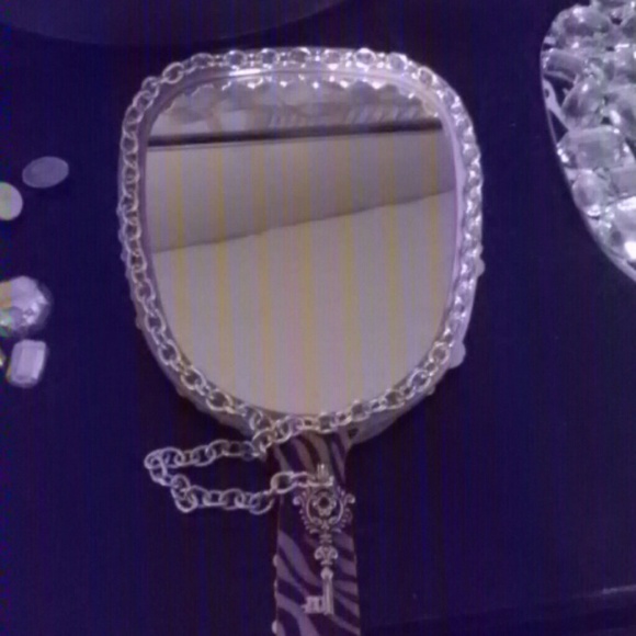 Hand mirror - Picture 2 of 2