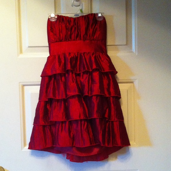 Red ruffled tube dress 💕