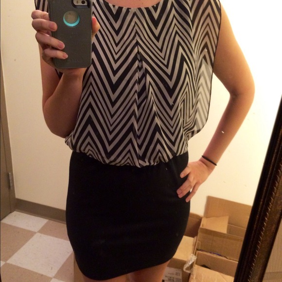 Chevron Fitted Dress - Picture 2 of 4