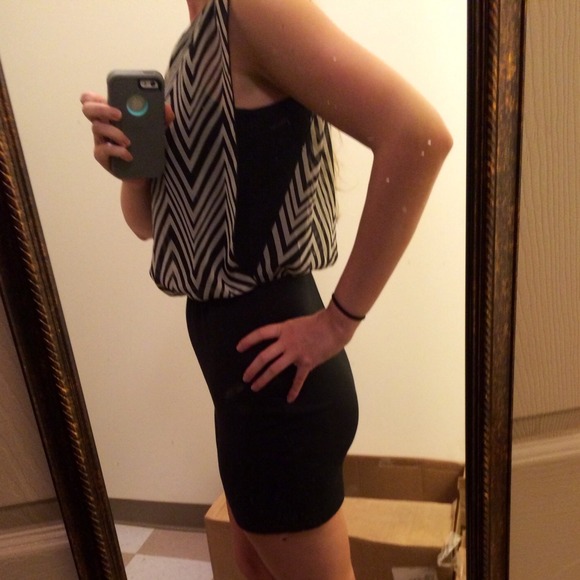 Chevron Fitted Dress - Picture 3 of 4