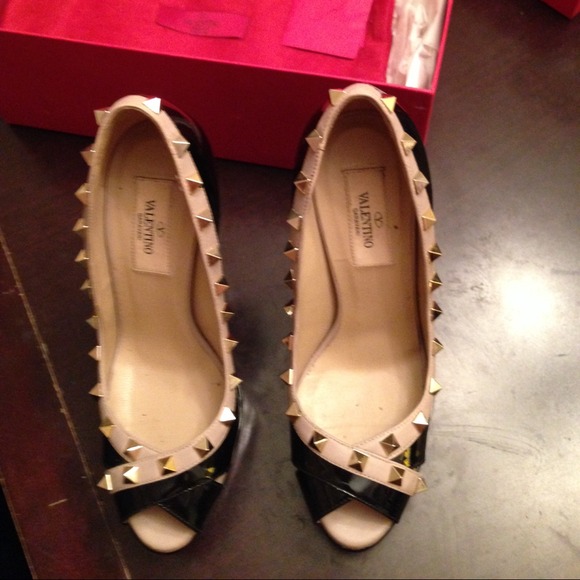 SOLD❌.  Valentino Rockstud heels - Picture 2 of 4