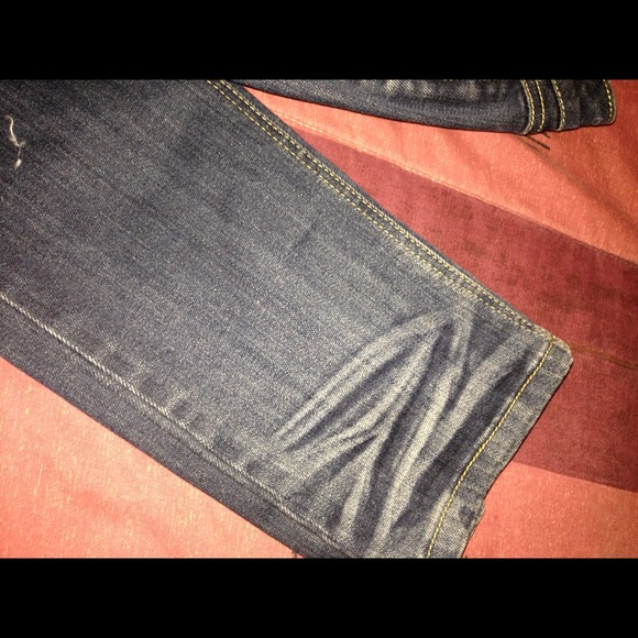 Distressed denim - Picture 3 of 3