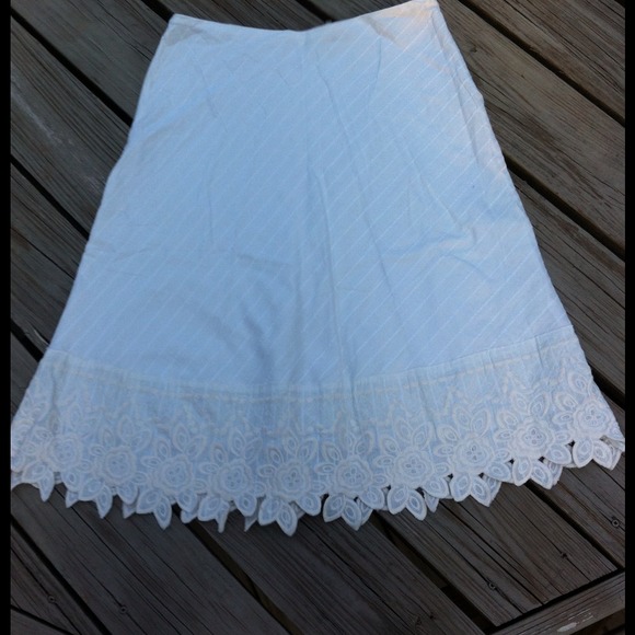 White House Black Market Dresses & Skirts - White House Black Market skirt embroidery 6