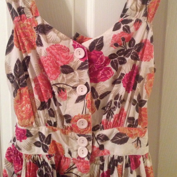 Adorable Backless Floral Dress - Picture 3 of 4