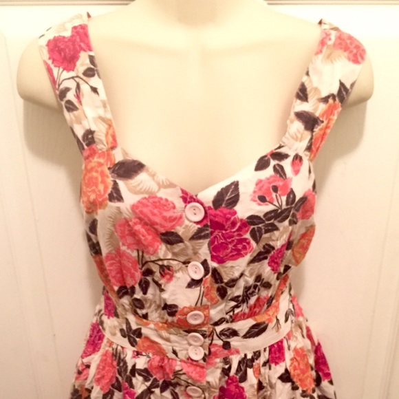 Adorable Backless Floral Dress - Picture 2 of 4