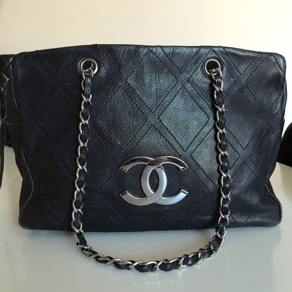 CHANEL Handbags - ⛔️SOLD⛔️Chanel Calfskin Diamond Stitch Zip Tote