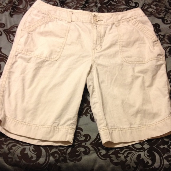 ST JOHN'S BAY LIGHT TAN BERMUDA SHORTS - Picture 1 of 4