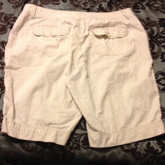 ST JOHN'S BAY LIGHT TAN BERMUDA SHORTS - Picture 3 of 4