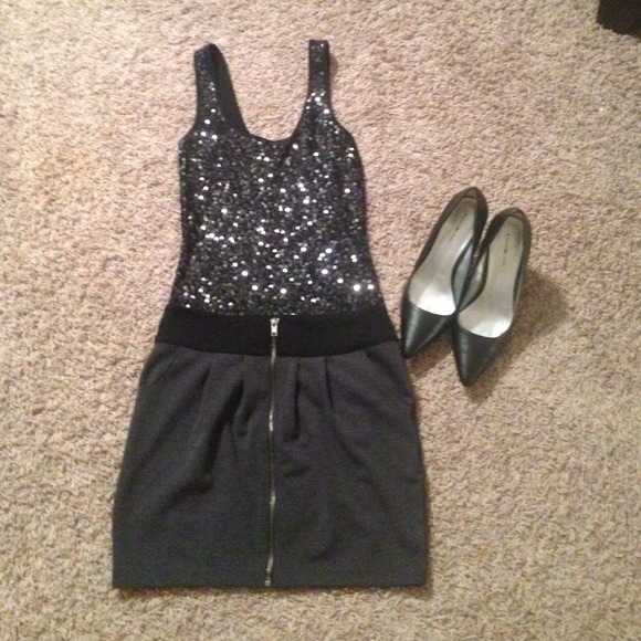 Cute Zipper Skirt w/pockets - Picture 2 of 4