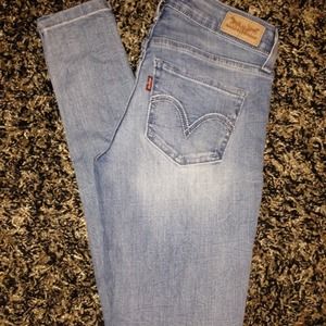 Levi's light washed denim skinny jeans