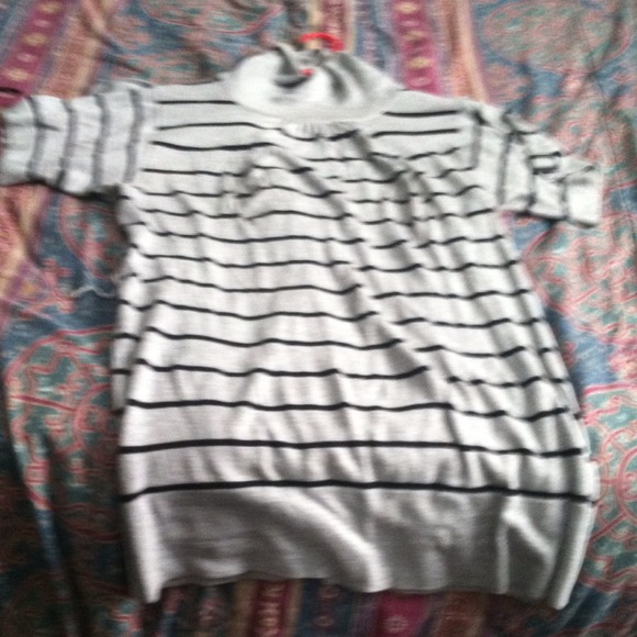 Gray and black stripped sweater. - Picture 3 of 5