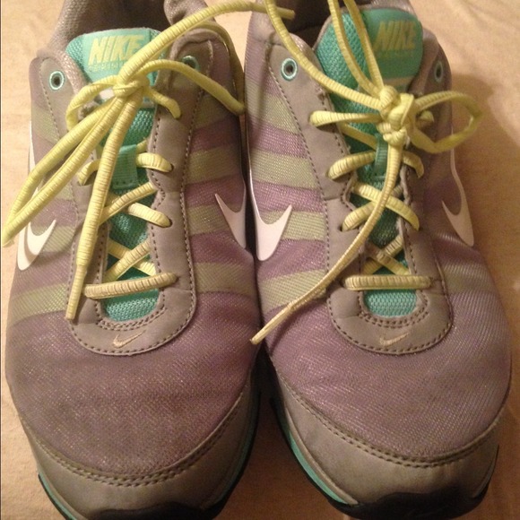 Nike shoes - Picture 1 of 2